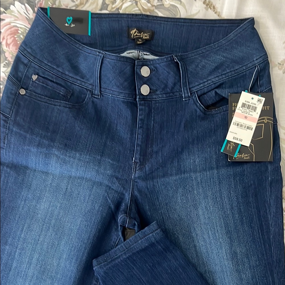 NWT Thalia Sodi stetch jeans size 10 figure flattering. - Picture 1 of 10